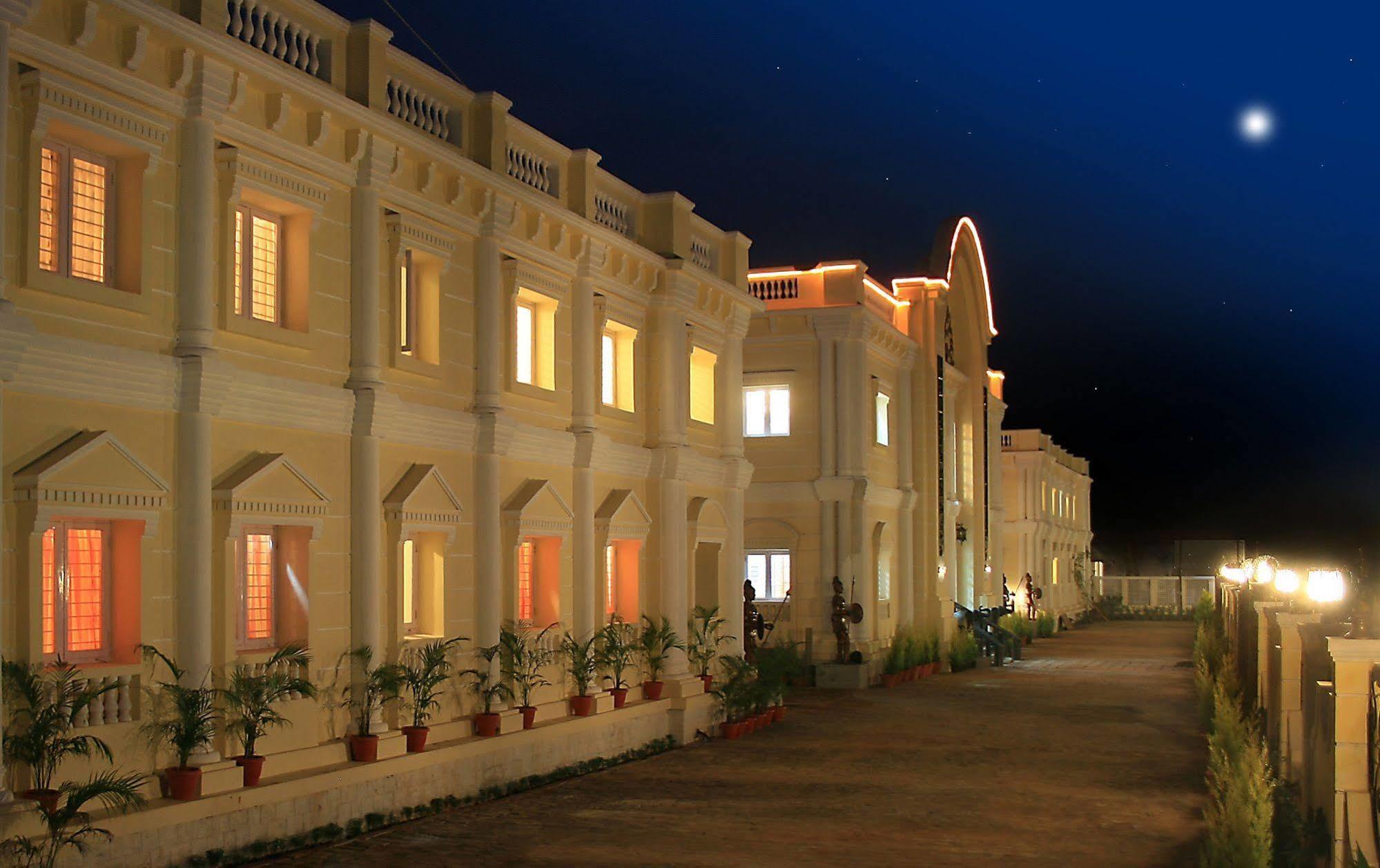 Kumararraja Palace Yelagiri Ngoại thất bức ảnh