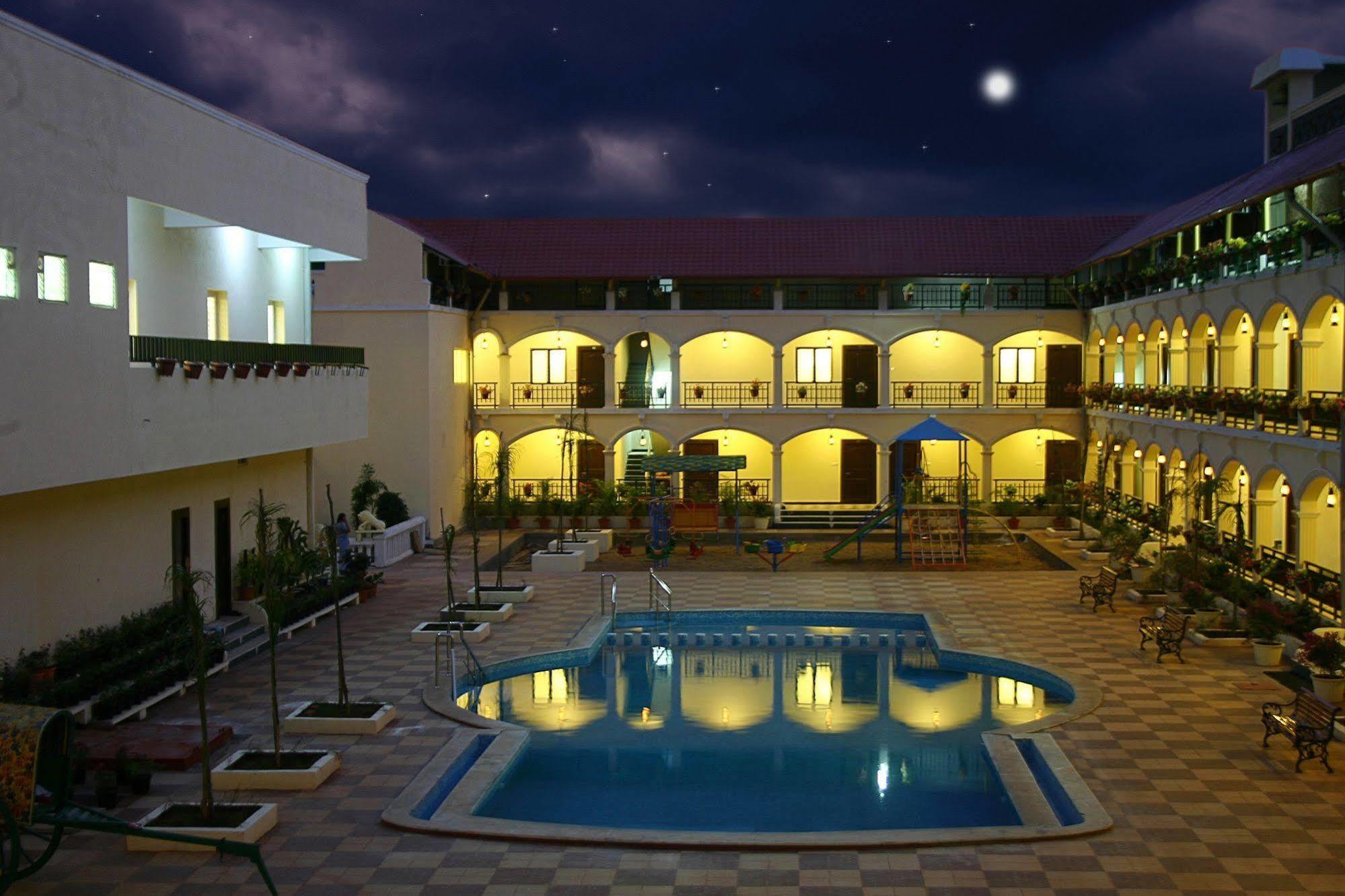 Kumararraja Palace Yelagiri Ngoại thất bức ảnh